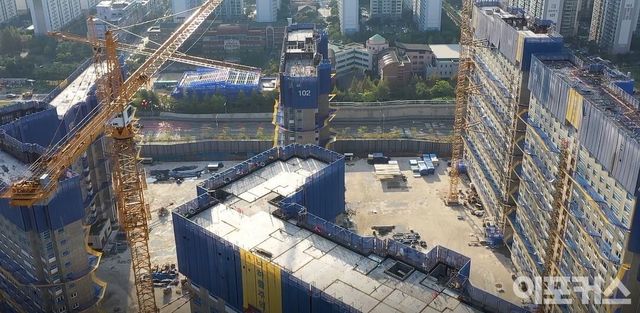 [수도권의 한 아파트 건설 현장/이포커스 DB]