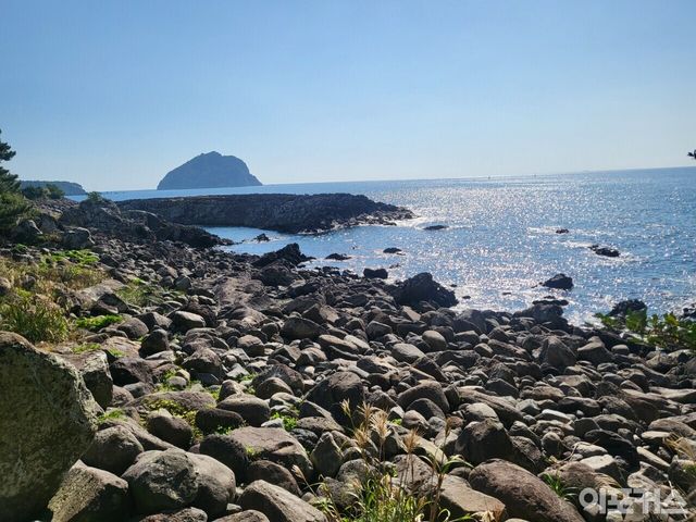 [제주올레길 6코스에서 바라본 해안/곽경호 기자]