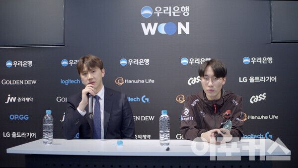경기 후 농심 레드포스 허영철 감독, '든든' 박근우 선수가 패배팀 인터뷰를 진행했다