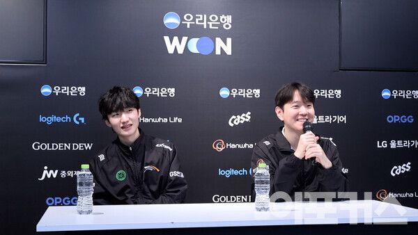 경기 후 한화생명 '댄디' 최인규 감독, '피넛' 한왕호 선수가 승리팀 인터뷰를 진행했다