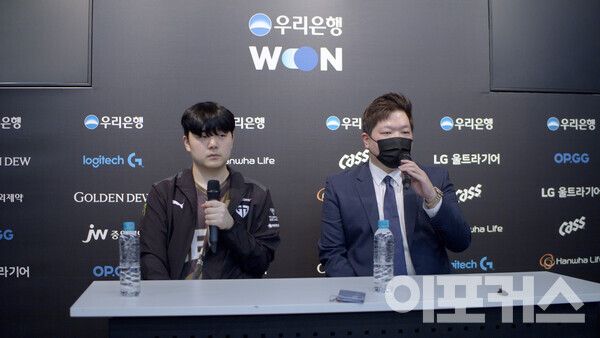 경기 후&nbsp; 젠지&nbsp;'킴' 김정수&nbsp;감독, '캐니언' 김건부&nbsp;선수가 패배팀 인터뷰를 진행했다