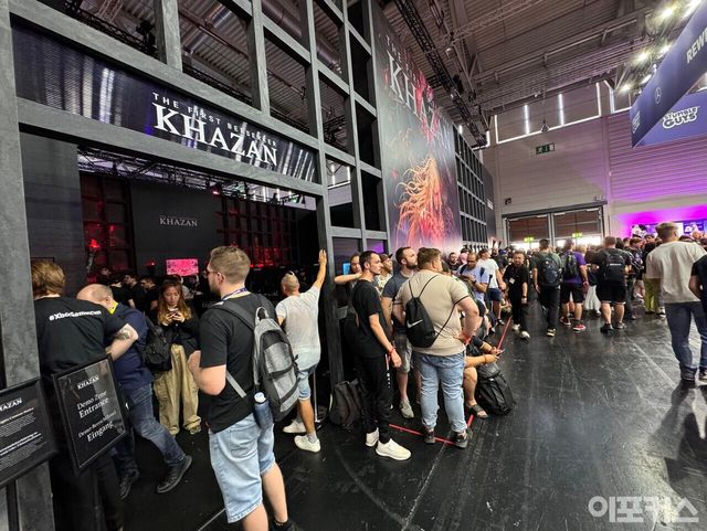 넥슨의 '퍼스트 버서커 카잔' 게임스컴 부스