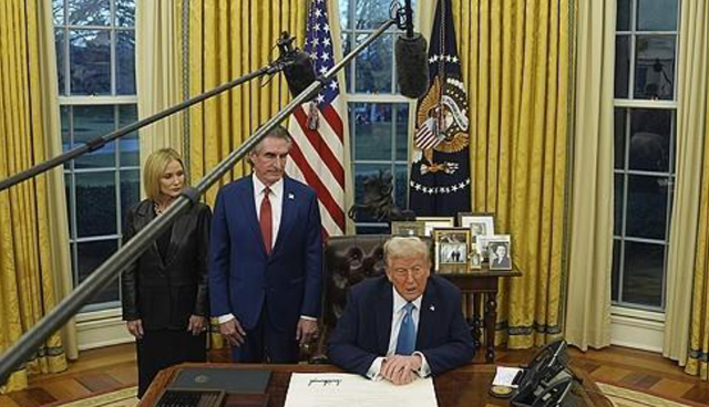 [백악관 집무실의 트럼프/연합뉴스]