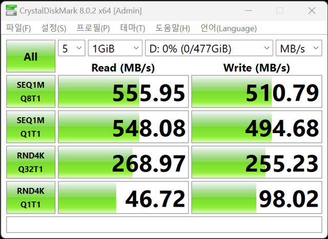 ▲ 크리스탈디스크마크로 성능을 확인했다. SATA3 SSD 중에서는 성능이 준수하다.