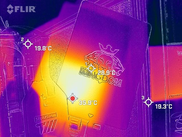 ▲ 나래온 테스트 시 온도를 측정했는데 35.9도로 확인된다.