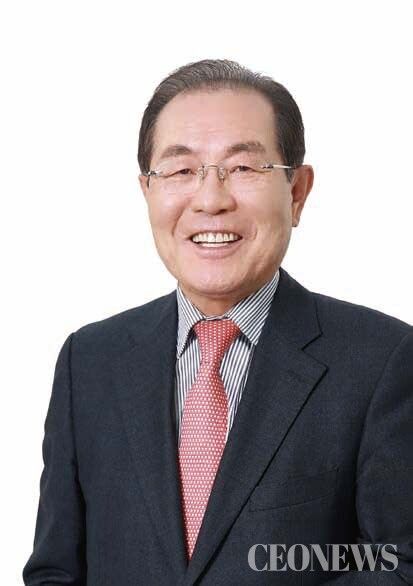 윤동한 한국콜마 회장