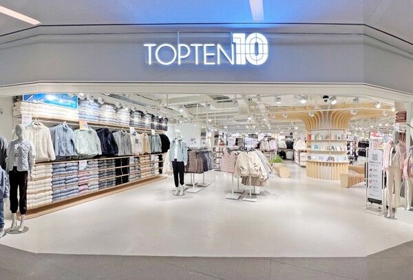 '노재팬'의 상징으로 '유니클로'를 이긴 탑텐 매장.