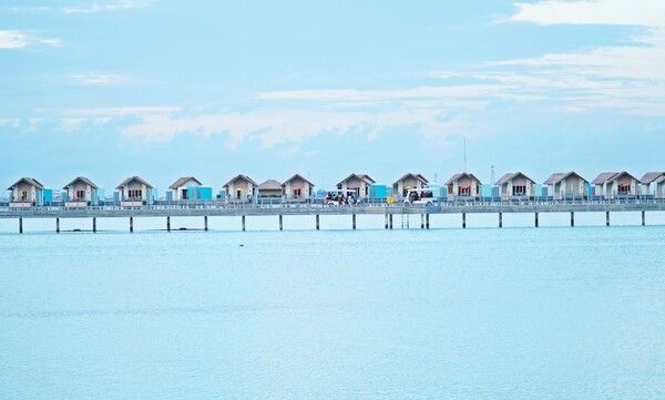 다리를 건너면 하드락호텔이다