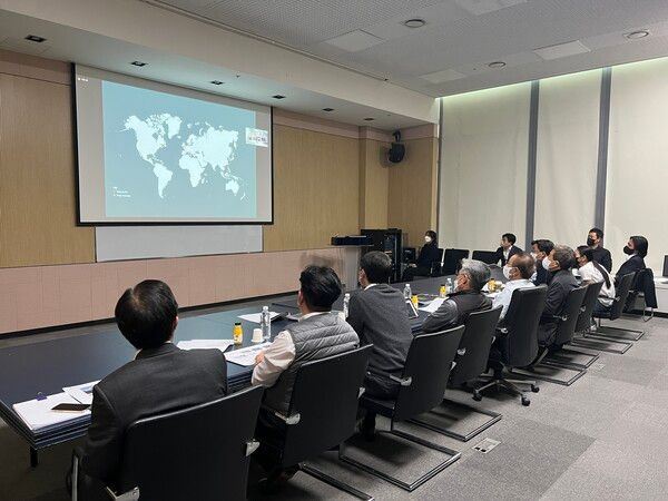 2022년 4월 입면 계획 국제현상설계 공모제안서 PT 가 화상 연결로 진행되고 있다.