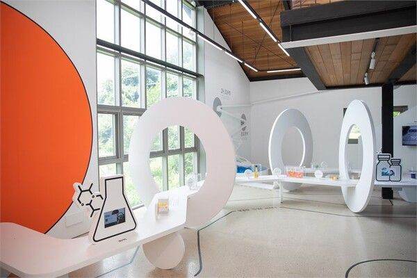 창립 100주년 기념 특별전시회 '안녕 100' 모습.