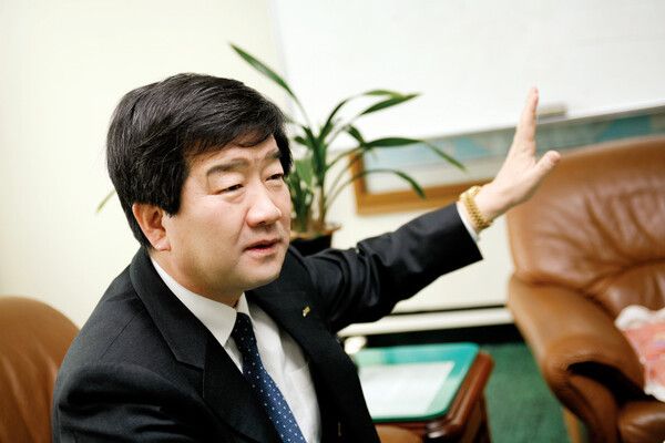 최평규 SNT그룹 회장.