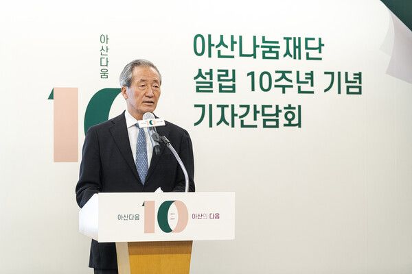 정몽준 아산나눔재단 명예이사장이 기자간담회에 참석해 인사말을 하고 있다(사진=아산나눔재단)