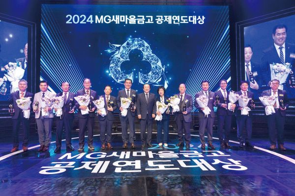 김인 회장은 관리자가 아니다. 그는 무너진 신뢰를 복원하고, 협동조합의 본질을 되살리고, 새로운 100년의 설계도를 그리는 조용한 개혁가다. 