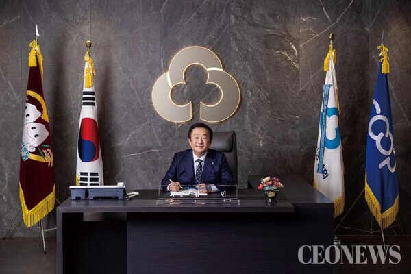 뉴 MG(New MG)의 첫 페이지가 이제 막 열렸다. 그리고 그 첫 장에는 분명히 한 이름이 적혀 있다. 김인. 위기의 소방수에서 미래의 설계자로. 김인 회장의 여정은 이제 중반을 지나고 있다. 