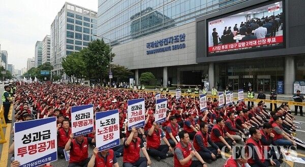'삼성 무노조 폐기 선언 5주년' 이 지난 지금 삼성은 3개 노조에 6만5천명이 노조에 가입했다. 이는 삼성 노조파업이 현실화 될 수 있다는 방증이다.