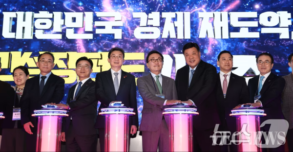 The 'National Growth Fund,' announced at the Ministers’ Meeting on Enhancing Industrial Competitiveness presided over by Deputy Prime Minister and Minister of Economy and Finance Koo Yun-cheol, amounts to a staggering 150 trillion won over five years. This is more than a simple economic stimulus package; it is a 'survival strategy' and a massive bet for South Korea to survive the global competition for hegemony.