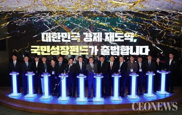 The 'National Growth Fund,' announced at the Ministers’ Meeting on Enhancing Industrial Competitiveness presided over by Deputy Prime Minister and Minister of Economy and Finance Koo Yun-cheol, amounts to a staggering 150 trillion won over five years. This is more than a simple economic stimulus package; it is a 'survival strategy' and a massive bet for South Korea to survive the global competition for hegemony.