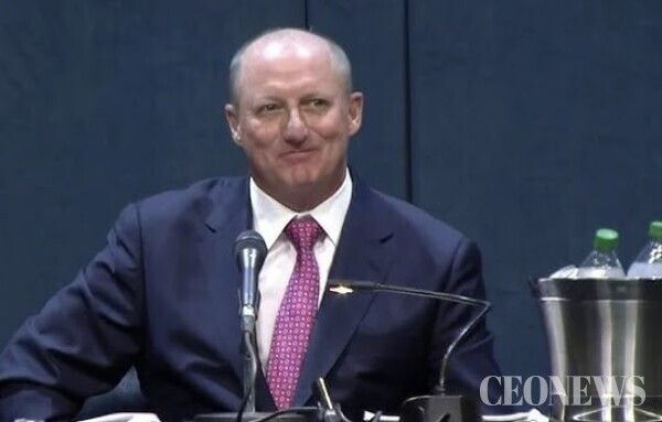 2008년 미드아메리칸의 CEO에 오른 그는 공격적인 인수합병을 통해 회사를 미국 최대 전력 회사 중 하나인 버크셔 해서웨이 에너지로 성장시켰다. 버크셔 전체 영업이익의 10% 이상을 차지하는 에너지 사업 부문은 사실상 아벨의 작품이라 할 수 있다.