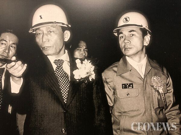 박태준 포스코 창업자와 박정희 대통령