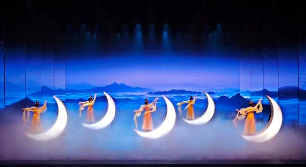 명월산에 깃든 달의 여신 전설 등으로 꾸며진 중국 최고 수준의 명월천고정 공연