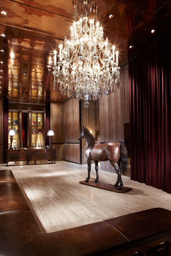 클래식하고 우아한 1층 로비