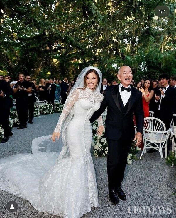 최근 이탈리아 베니스에서 200여 명의 하객들과 함께 결혼식을 올린 아마존 창립자 제프 베이조스와저널리스트이자 기업가 로렌 산체스. 그들의 결혼식 비용은 5천만불(약 680억)이었다고 전해진다.
