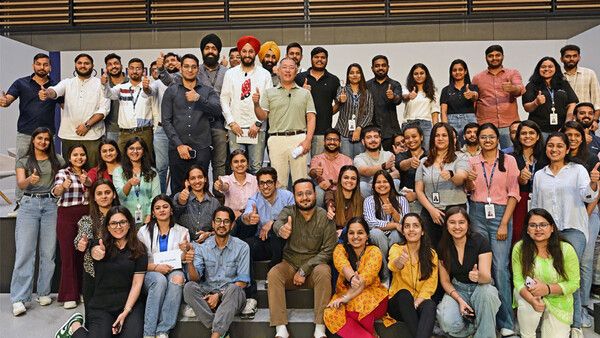 현대자동차그룹 정의선 회장이 세계적 경제 대국으로 부상한 인도를 방문해 현지의 미래 성장전략을 점검했다.