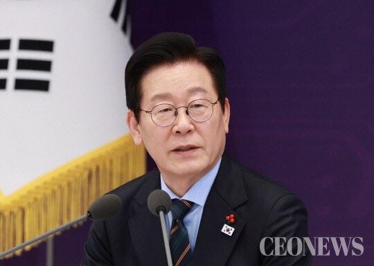 47개 부처 업무보고 전면 생중계는 대한민국 행정사에서 전례 없는 시도다. 청와대는 