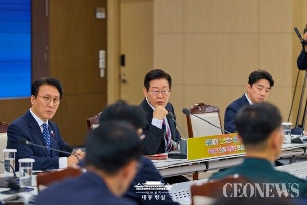 47개 부처 업무보고 전면 생중계는 대한민국 행정사에서 전례 없는 시도다. 청와대는 