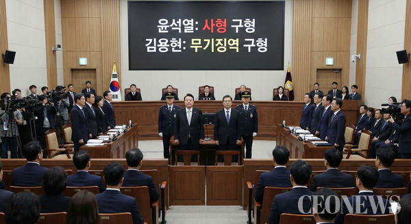 2026년 1월 13일 오후 9시 35분, 서울중앙지방법원 417호 대법정. 박억수 특검보가 