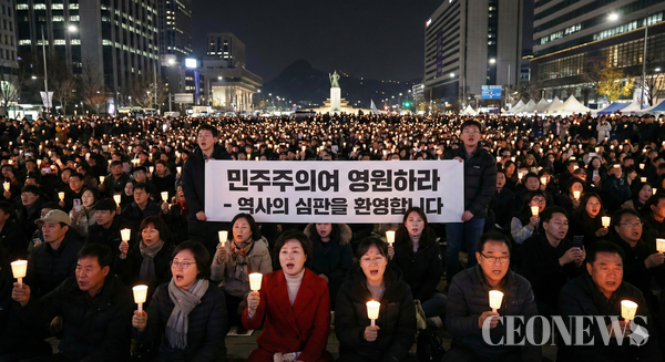 구형 내용을 보면, 윤석열 전 대통령에게는 내란 우두머리 혐의로 사형이, 김용현 전 국방부 장관에게는 내란 중요임무 종사 혐의로 무기징역이 각각 구형됐다. 특검이 '계엄 비선 설계자'로 지목한 노상원 전 국군정보사령관에게는 징역 30년이 구형됐다. 경찰 수뇌부에 대한 구형도 이뤄졌다. 조지호 전 경찰청장에게 징역 20년, 김봉식 전 서울경찰청장에게 징역 15년이 구형됐다.