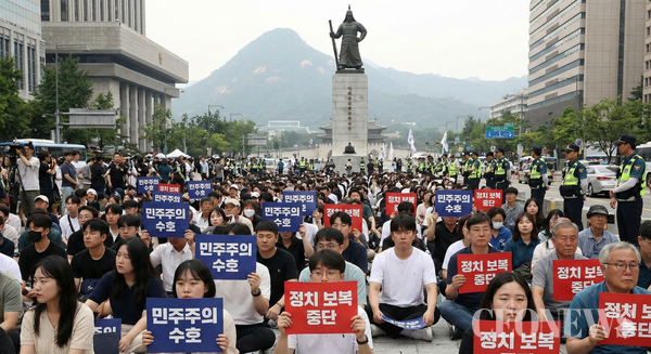 1심 선고는 2월 19일로 예정됐다. 이 시점은 오는 6월 3일 실시되는 제9회 전국동시지방선거의 예비후보 등록(광역단체장 2월 초, 기초단체장 3월 초) 시기와 맞물린다. 정치권에서는 이번 사형 구형이 지방선거 구도에 결정적 영향을 미칠 것으로 분석하고 있다.&nbsp;