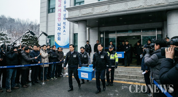 지난해 12월 30일 이 대통령의 지시에 따라 검찰·경찰은 '정교유착 비리 검경 합동수사본부'를 구성했다. 김태훈 합동수사본부장을 중심으로 통일교와 신천지 등 종교단체의 정치권 유착 의혹에 대한 전방위 수사가 진행 중이다.