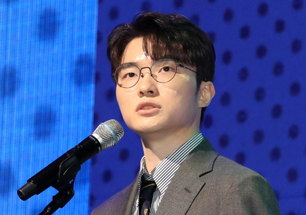 사진설명=20일 서울 중구 소공동 웨스틴 조선호텔에서 외교부 주최로 열린 ‘2024 글로벌 혁신을 위한 미래대화’에서 프로게이머 페이커 이상혁이 기조연설을 하고 있다. (제공 외교부)