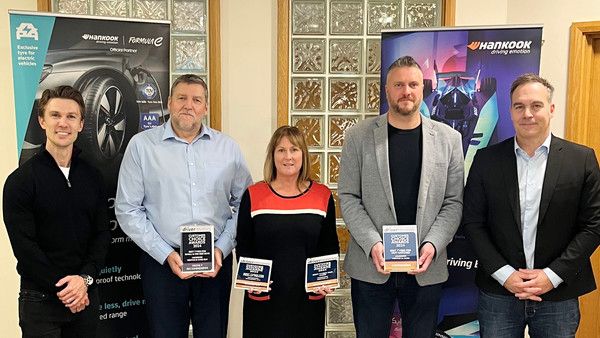 사진설명=(왼쪽 두번째부터) 폴 에머리(한국타이어 영국 세일즈 디렉터), 조이 볼드윈(한국타이어 영국 마케팅 매니저), 벤 프랜시스(한국타이어 PCR 세일즈 매니저)