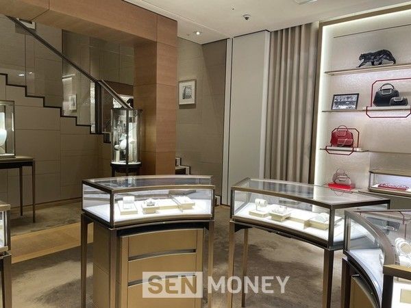 잠실 에비뉴엘에 위치한 명품매장(사진=센머니DB)