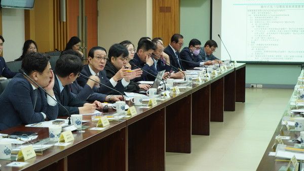 사진=노동진 수협중앙회장(왼쪽 네 번째)이&nbsp;20일 타이베이 중정구에 위치한 대만 어업서(수산청)에서 대만 해상풍력 및 수산업 현안에 대해 의견을 나누고 있다.