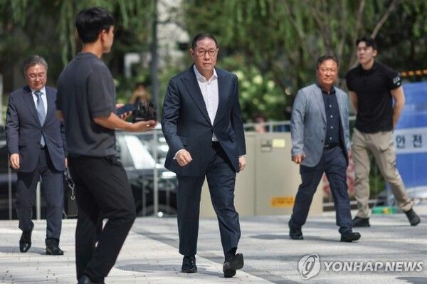 사진설명=조현상&nbsp;HS효성 부회장이 4일 서울 종로구 KT광화문빌딩 웨스트에 위치한 민중기 특별검사팀에 출석하고 있다. (출처: 연합뉴스)