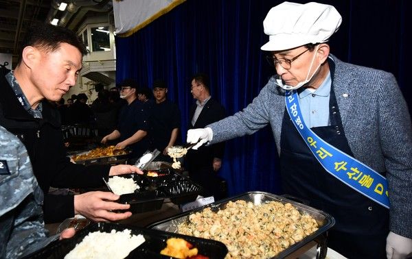 사진설명=노동진 수협중앙회장이 경북지역 조합장 간담회, 어선사고 예방 릴레이 특별 캠페인, 수산물 데이, 사랑해 온정 나눔 행사에 참여하고 있는 모습(왼쪽 상단부터 시계방향)
