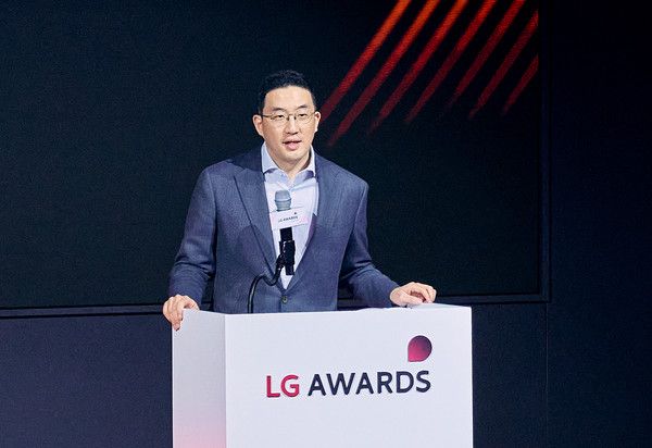 9일&nbsp;경기도&nbsp;이천&nbsp;LG인화원에서&nbsp;열린&nbsp;LG&nbsp;어워즈에서&nbsp;구광모&nbsp;(주)LG&nbsp;대표가&nbsp;축사를&nbsp;하고&nbsp;있다(사진=LG)