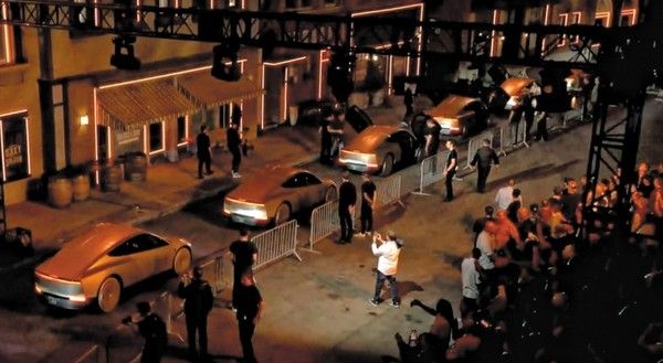 사진설명=지난해 10월 미 캘리포니아주에서 열린 테슬라의 ‘위, 로봇(We,&nbsp;Robot)’ 행사장에 자율주행 로보 택시 ‘사이버캡’이 줄지어 있다. (출처: 테슬라)