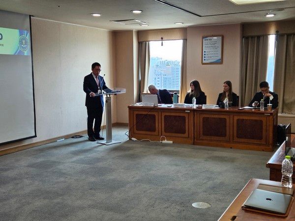 사진설명=검사 재직 시절 FBI 워크숍에서 발표 중인 박경섭 변호사
