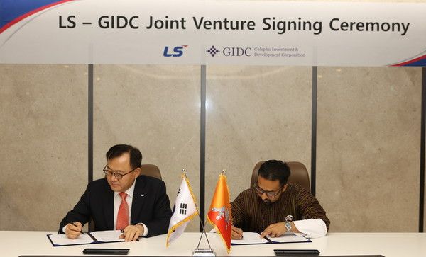 사진=명노현&nbsp;LS&nbsp;부회장이&nbsp;9일, LS용산타워에서 우즈왈 딥 다할&nbsp;GIDC CEO를 비롯한 주요 관계자들과 만나&nbsp;LS와 부탄 정부의 산하기관인&nbsp;GIDC가 합작법인을 설립키로 계약했다