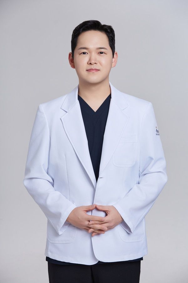 Photo of Dr. Yeong-han Suh, Cheongdam Forever Clinic