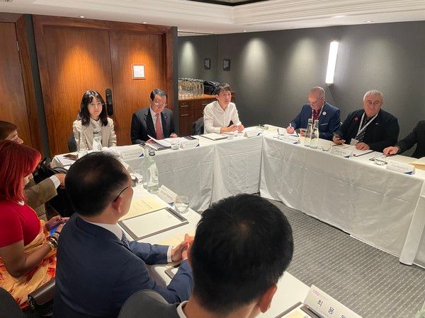 사진설명=노동진 수협중앙회 회장이 현지시간 3일 영국 맨체스터에서 열린 ICA 수산위원회 총회를 주재하고 있다.