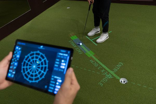 사진설명: 투어펏 AI 시스템이 분석한 퍼팅 최적 경로(사진=대우건설)