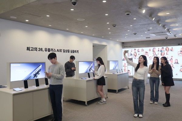 일상비일상의틈by U+에서&nbsp;갤럭시&nbsp;S26&nbsp;시리즈와&nbsp;협업해 진행 중인&nbsp;&nbsp;전시장 모습(사진=LG유플러스)
