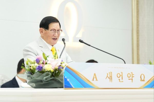 지난 11월 23일 경기도 청평 신천지 평화연수원에서 열린 신천지 계시성취 실상증거 말씀대성회에서 이만희 총회장이 강연을 하고 있다.&nbsp;&nbsp;[사진 제공 = 신천지예수교회]