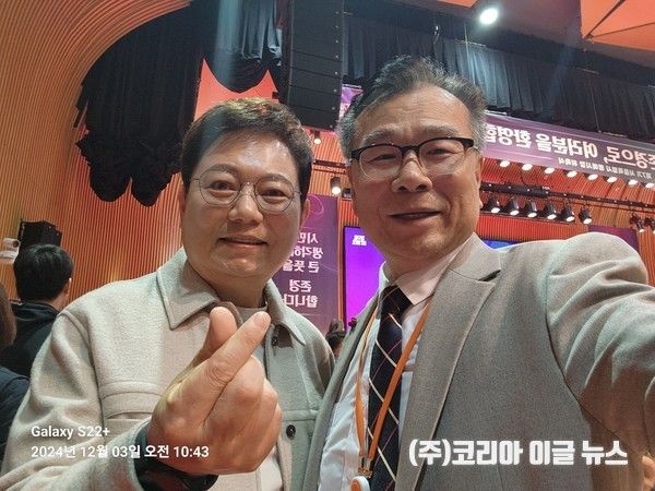 한문철명예시장과 코리아이글뉴스 이해남서울본부장기자와기념사진&nbsp; (사진/제공=이해남 기자)
