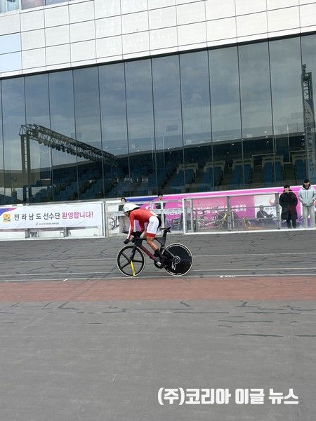 사이클 정재섭(3관왕)&nbsp; &nbsp;&nbsp; (사진/제공=경남장애인체육회)